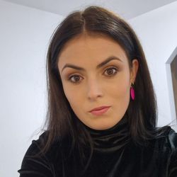 Câtă durere! Alina a murit în urma unei crize de astm bronșic. Tânăra de 30 de ani era mama unei fetițe de 7 ani: „Oamenii ca ea nu se uită ușor” Câtă durere! Alina a murit în urma unei crize de astm bronșic. Tânăra de 30 de ani era mama unei fetițe de 7 ani: „Oamenii ca ea nu se uită ușor”